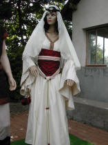 La robe de marie mdivale de Dame Anne-Sophie