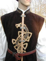 Hraldique dragon celtique sur tabard en cuir