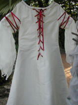robe de Damoiselle Erinn, vue de dos