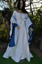 Robe de marie elfique blanche et bleue