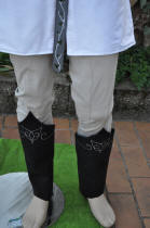 sur-bottes en cuir avec motifs celtiques