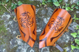 Canons d'avant-bras dragon viking en cuir