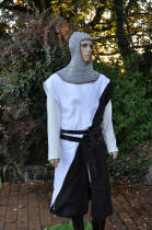 Tabard mdival bicolore en lin blanc et noir