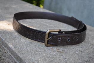 Ceinture en cuir, avec tresse celtique