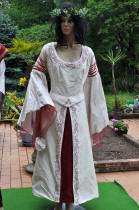 La robe de marie mdivale de Dame Betty