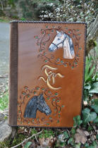 Grimoire, Livre d'or en cuir - motifs chevaux