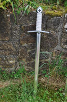 Epée médiévale en bois à usage décoratif