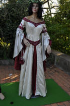 La robe de marie d'elfe de Dame Carole