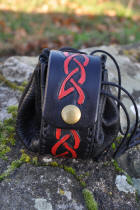 escarcelle celtique noire et rouge en cuir 
