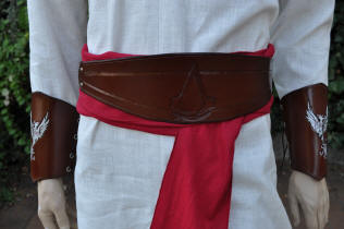 Large ceinture en cuir, motif logo assassin's creed