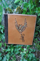 Grimoire en cuir, motif phoenix