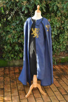 Cape mdivale en lin bleu pour enfant