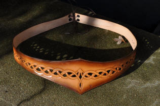 Ceinture elfique en cuir ajoure pour femme