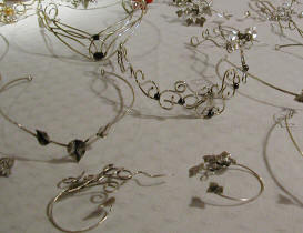 L'Atelier d'O, colliers, tiares, diadmes, tours d'oreille....