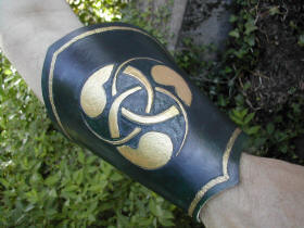 Canons d'avant-bras celtique en cuir