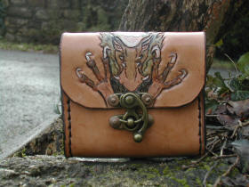 Aumnire en cuir, motif dragon